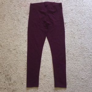 American Eagle Maroon Textured Legging EUC